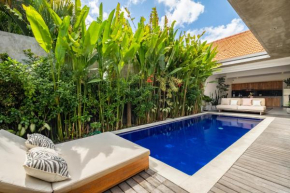 Villa Royal Canggu - 3 minutes to FINNS Beach club!
